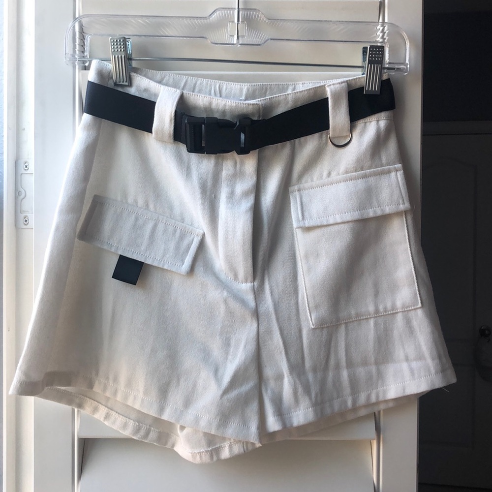 White cargo shorts with seatbelt buckle